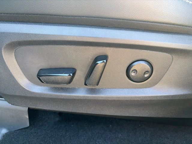 Used 2025 Nissan Pathfinder SL FWD image 20
