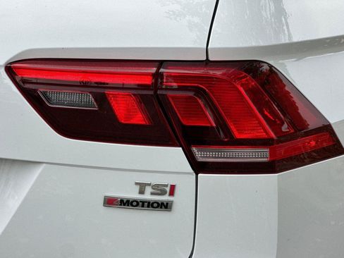 Used 2018 Volkswagen Tiguan SEL w/ 3rd Row Seat Package image 27