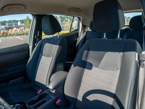 Used 2022 Nissan Leaf SV FWD image 5