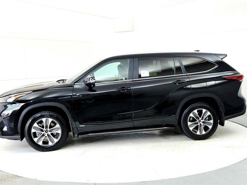 New 2026 Toyota Highlander XLE image 3