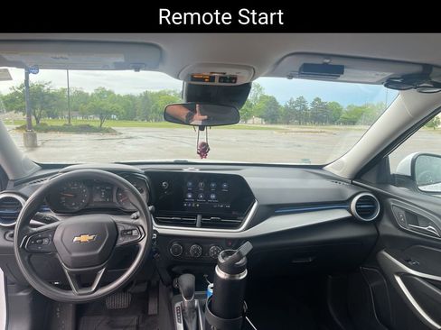 Used 2024 Chevrolet Trax LS w/ LS Convenience Package FWD image 13