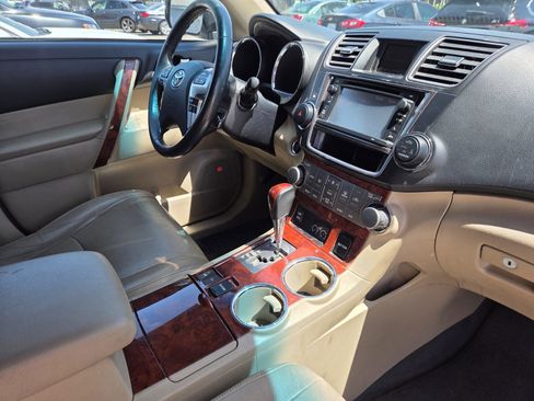 Used 2013 Toyota Highlander Limited AWD/4WD image 17