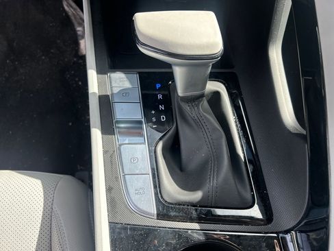 Used 2025 Hyundai Elantra Limited image 19