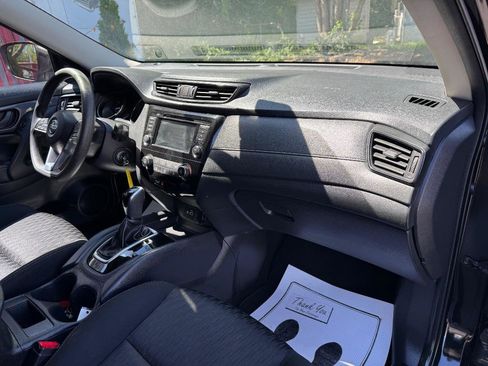 Used 2020 Nissan Rogue S FWD image 28