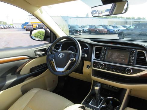 Used 2019 Toyota Highlander Limited AWD/4WD image 27