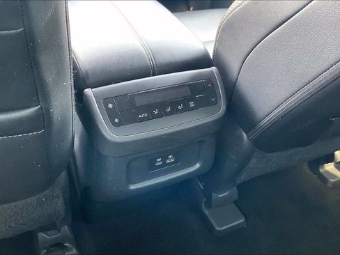 Used 2023 Nissan Pathfinder SL AWD/4WD image 11