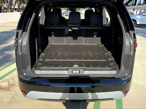 New 2026 Land Rover Discovery Limited Edition image 10