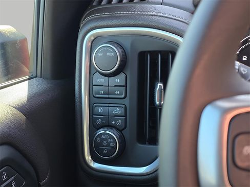 Used 2022 Chevrolet Silverado 2500 LTZ image 25