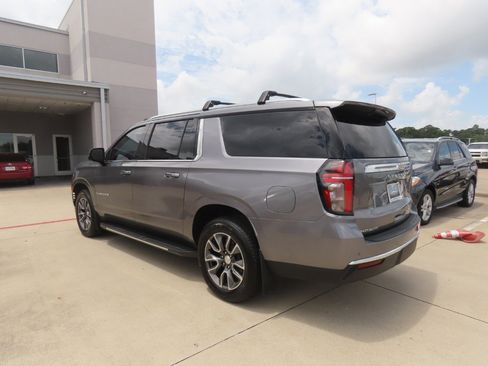Used 2021 Chevrolet Suburban LT w/ LT Signature Package AWD/4WD image 17