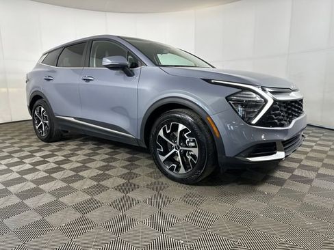 Used 2024 Kia Sportage EX image 2