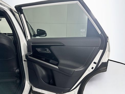 Used 2025 Toyota bZ4X FWD image 31