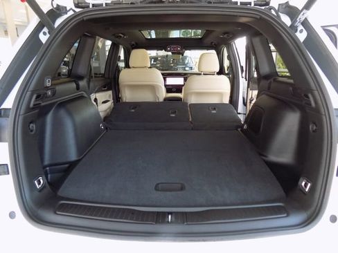 New 2026 Jeep Grand Cherokee Limited w/ Luxury Tech Group II RWD image 34