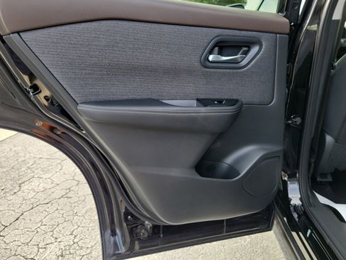 Certified 2021 Nissan Rogue SV FWD image 11