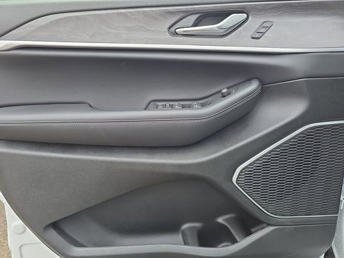 New 2025 Jeep Grand Cherokee L Limited w/ Luxury Tech Group II image 12