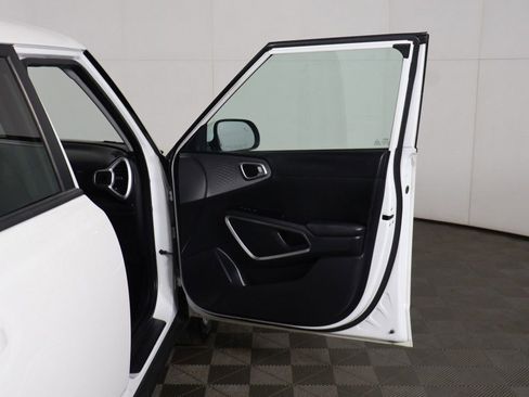 Used 2023 Kia Soul LX w/ LX Technology Package FWD image 17