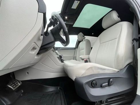 Certified 2022 Volkswagen Tiguan SE R-Line image 30