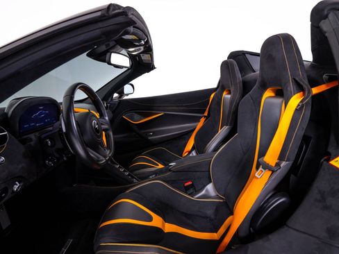 Used 2022 McLaren 720S Spider RWD image 25