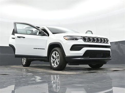 Used 2025 Jeep Compass Sport image 50