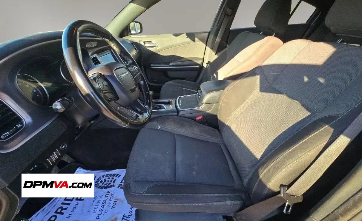 Used 2020 Dodge Charger SXT RWD image 5