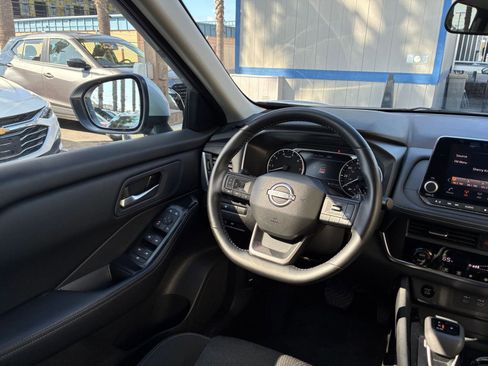 Used 2025 Nissan Rogue SV image 36