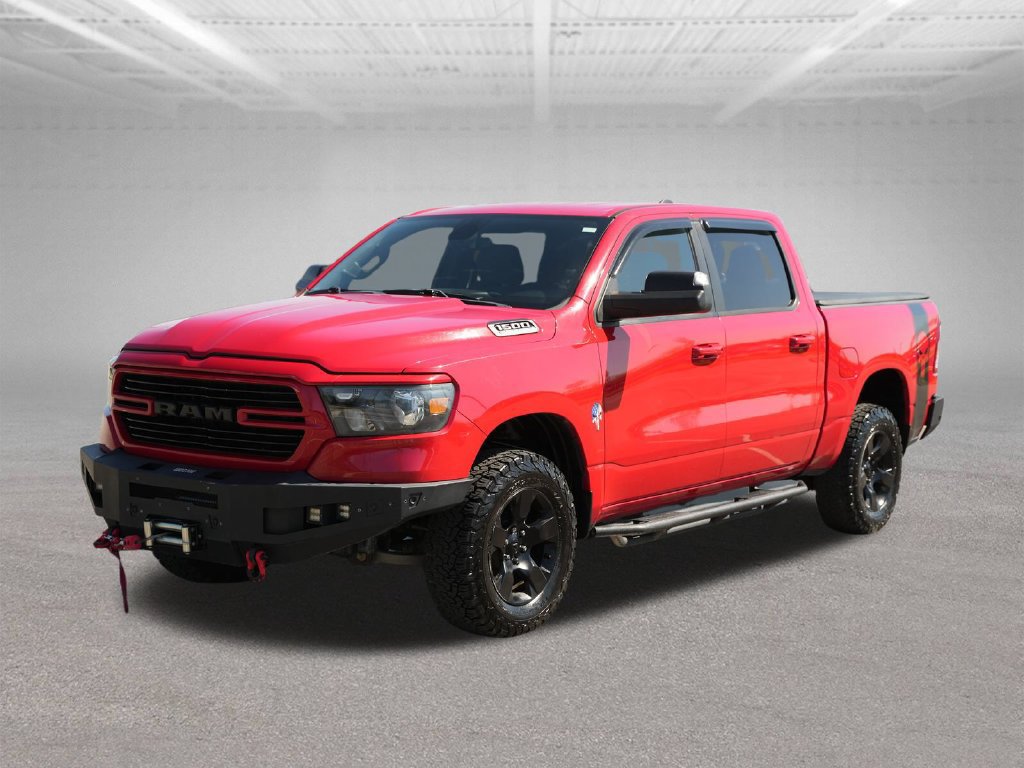 Used 2020 RAM 1500 4x4 Crew Cab image 3