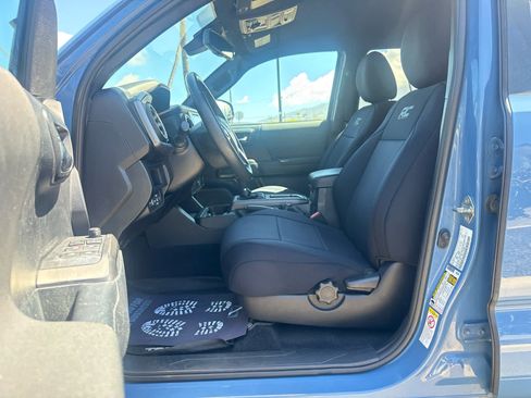 Used 2019 Toyota Tacoma TRD Off-Road AWD/4WD image 10