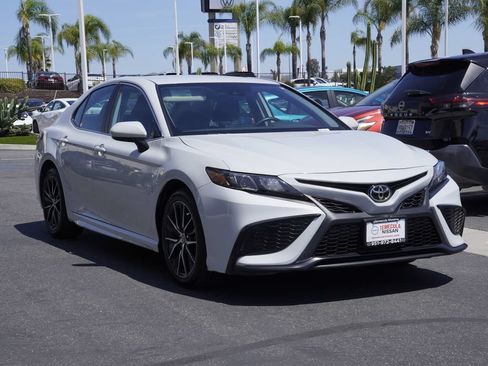 Used 2024 Toyota Camry SE FWD image 2