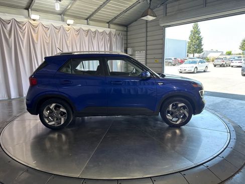 Used 2023 Hyundai Venue Limited FWD image 4
