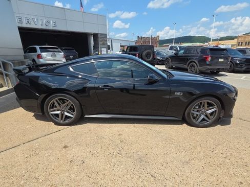 Used 2025 Ford Mustang GT RWD image 8