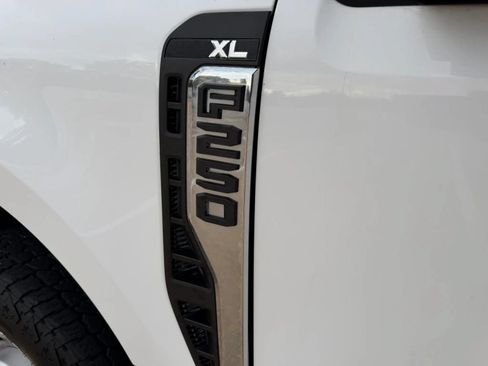 Used 2023 Ford F250 XL w/ XL Driver Assist Package AWD/4WD image 14
