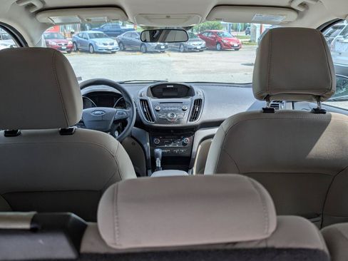 Used 2017 Ford Escape SE FWD image 6