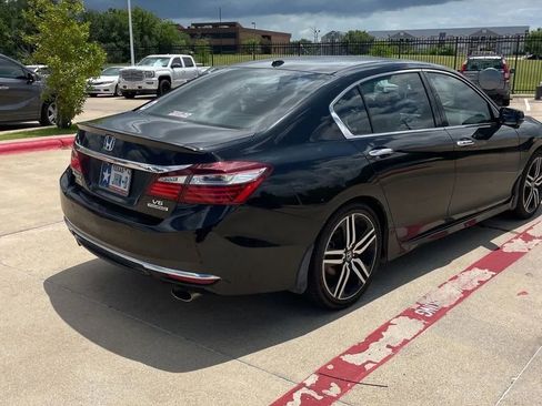Used 2017 Honda Accord Touring image 8