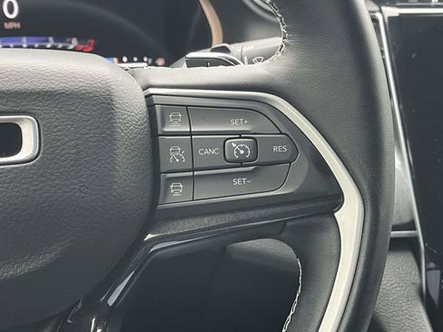 Used 2022 Jeep Grand Cherokee L Laredo image 29