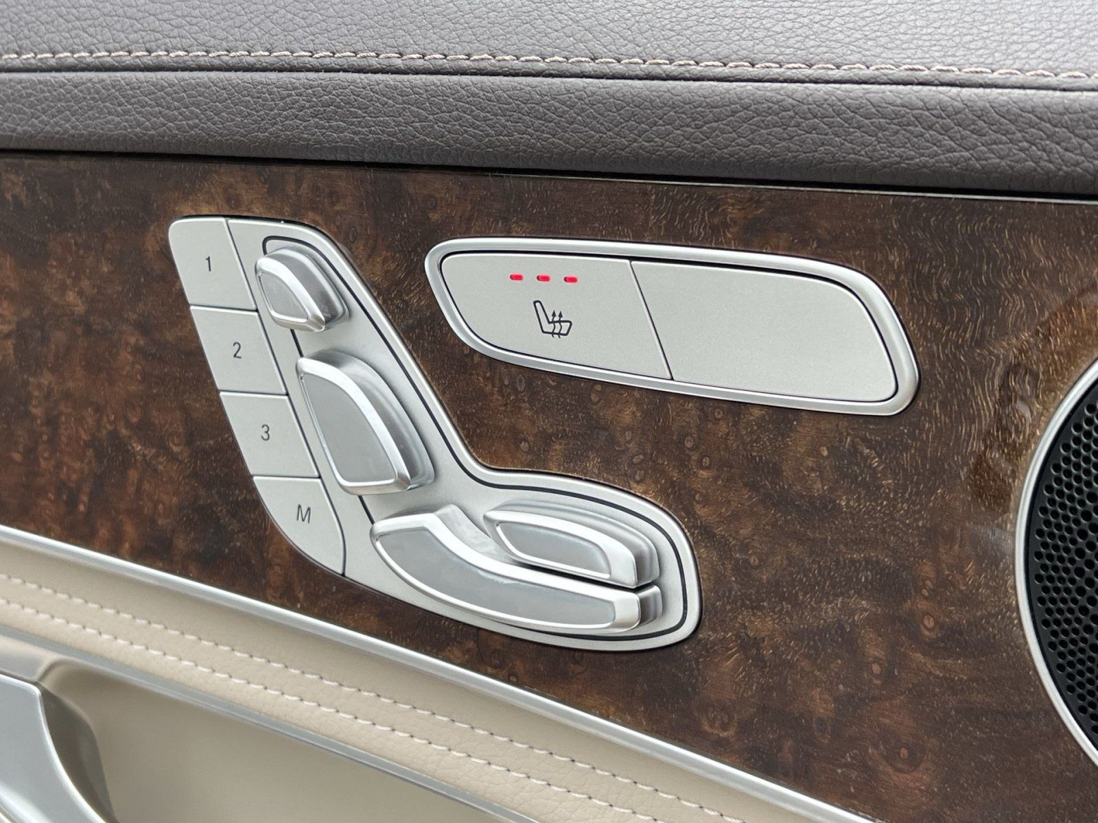 Used 2016 Mercedes-Benz C 300 4MATIC Sedan image 38
