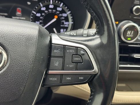 Used 2021 Toyota Highlander XLE image 27
