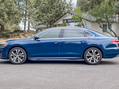 Used 2022 Volkswagen Passat 2.0T SE image 8