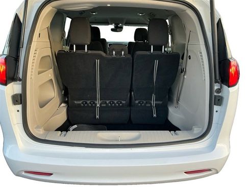 Used 2024 Chrysler Voyager LX image 19