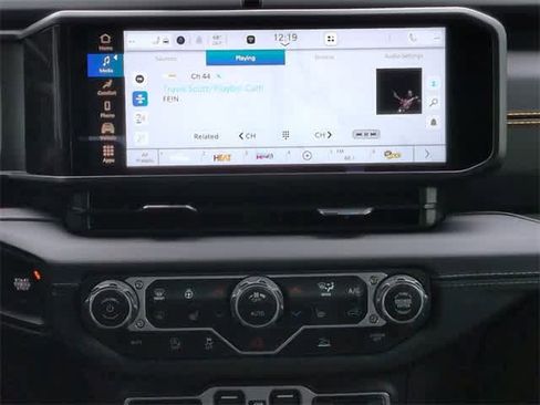 Used 2025 Jeep Gladiator Sport image 28