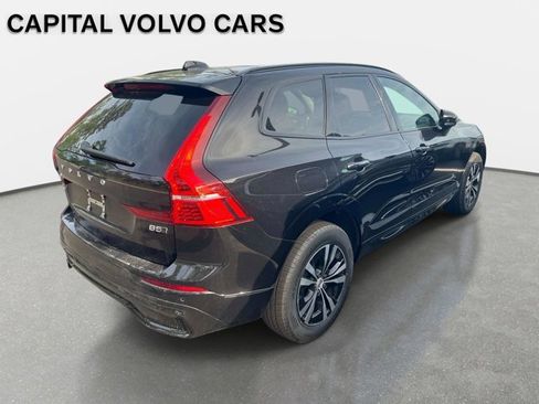 Used 2025 Volvo XC60 B5 Core AWD/4WD image 3