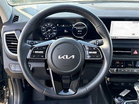 Used 2025 Kia Seltos EX w/ EX Sunroof Package image 19