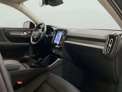 Used 2025 Volvo XC40 B5 Core image 61