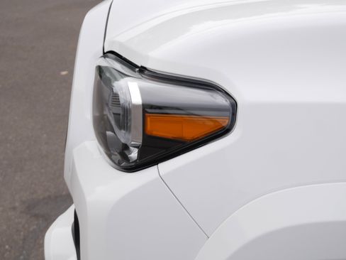 Used 2021 Toyota Tacoma TRD Sport w/ TRD Premium Sport Package AWD/4WD image 16