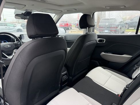 Used 2025 Hyundai Venue SEL image 29