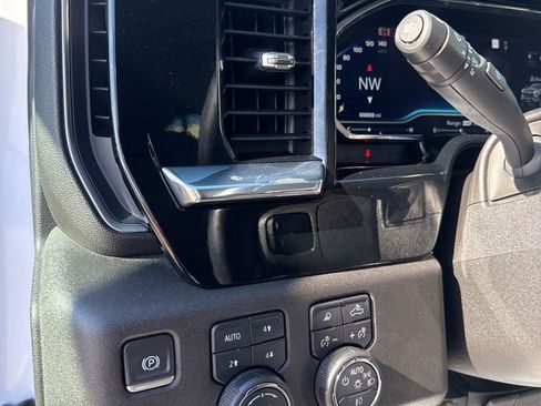 Used 2024 Chevrolet Silverado 2500 LTZ w/ LTZ Convenience Package AWD/4WD image 13