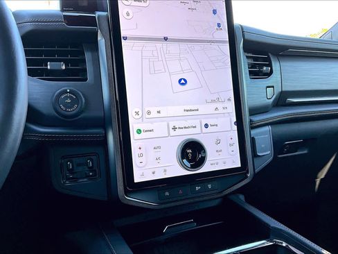 Used 2024 Ford Expedition Platinum image 35