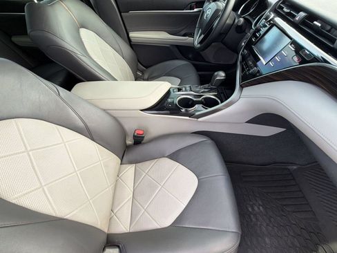 Used 2018 Toyota Camry XLE FWD image 27