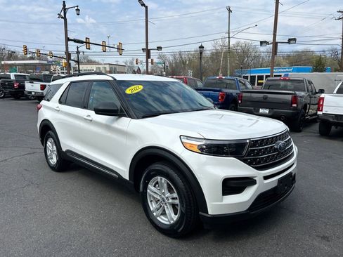 Used 2022 Ford Explorer XLT image 2