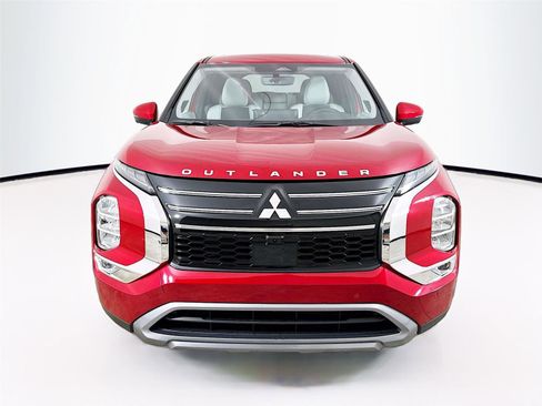 New 2025 Mitsubishi Outlander SE image 2