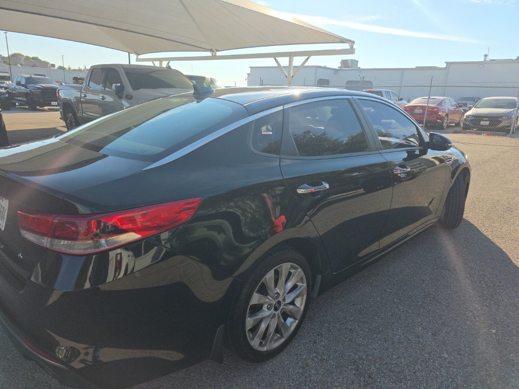 Used 2018 Kia Optima LX w/ 17" Alloy Wheels Package FWD image 5