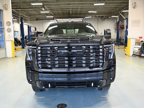 Used 2024 GMC Sierra 3500 Denali Ultimate image 2